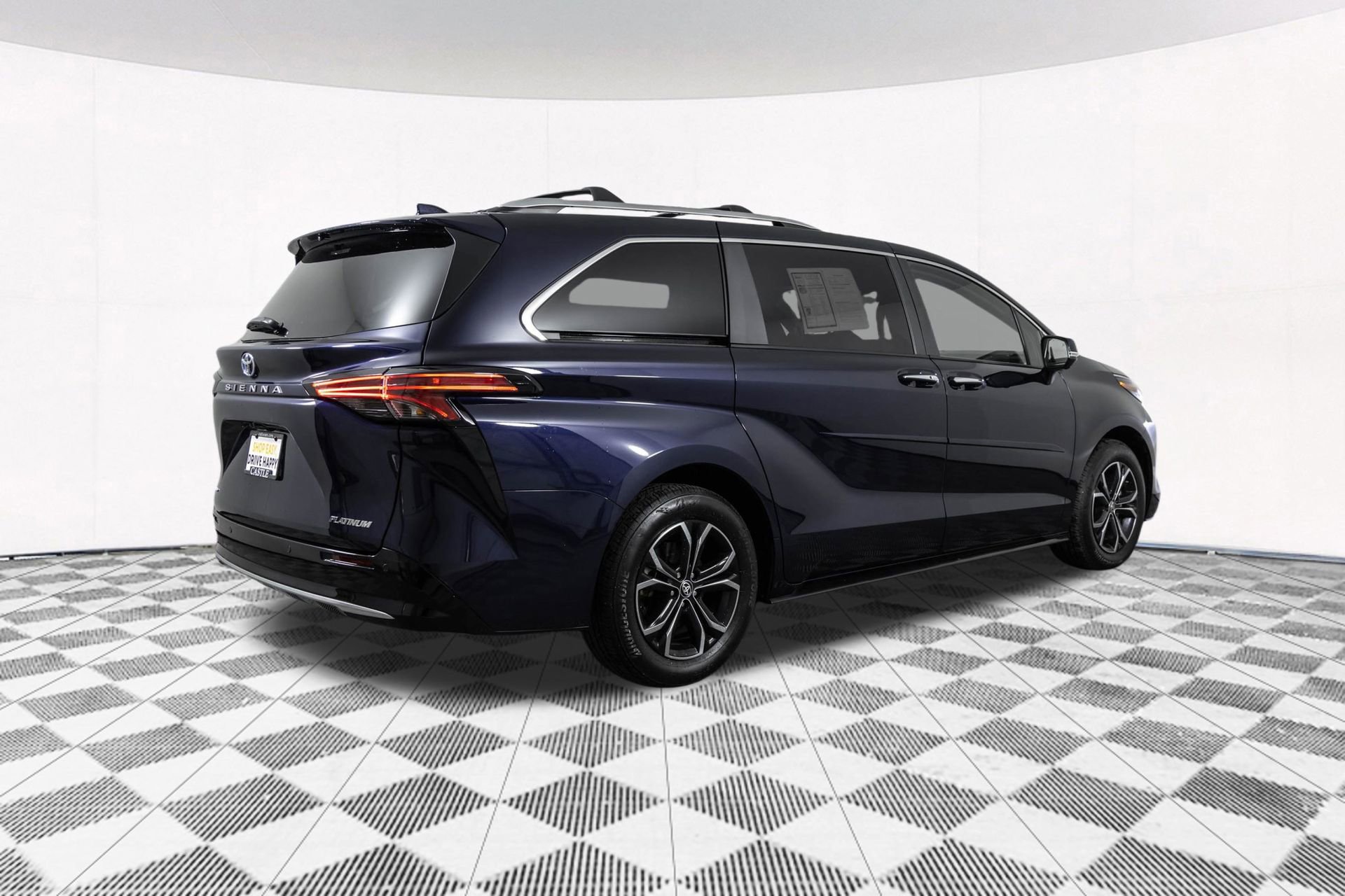 Used 2025 Toyota Sienna Platinum AWD/4WD image 19