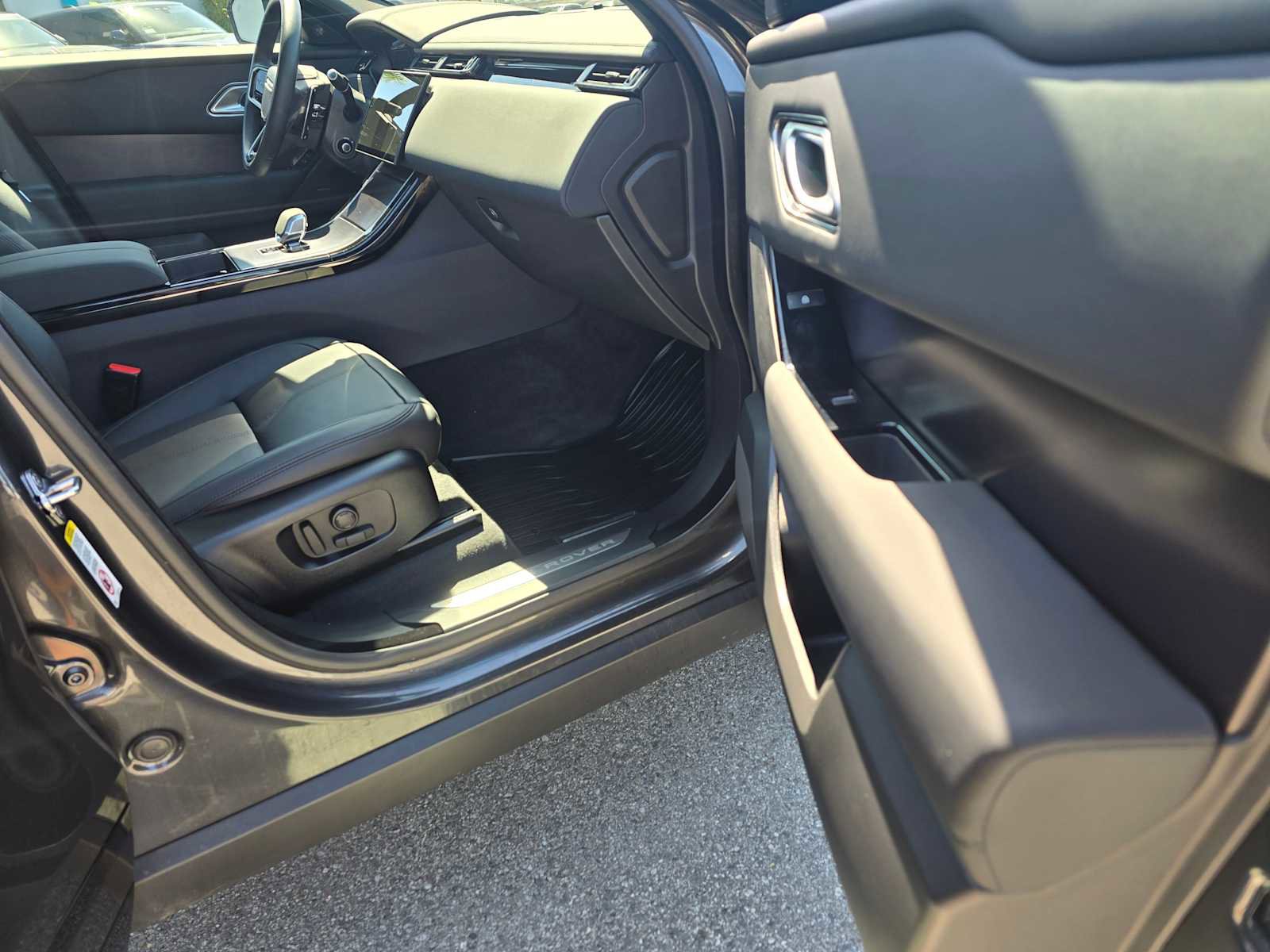 Used 2026 Land Rover Range Rover Velar Dynamic SE image 10