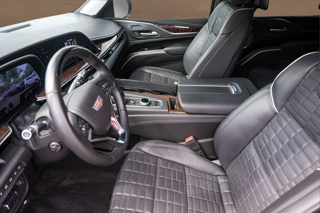 Used 2023 Cadillac Escalade Sport Platinum w/ LPO, ONYX Package image 9