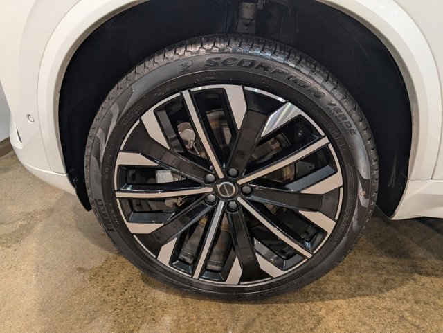Used 2025 Volvo XC90 B6 Plus image 10