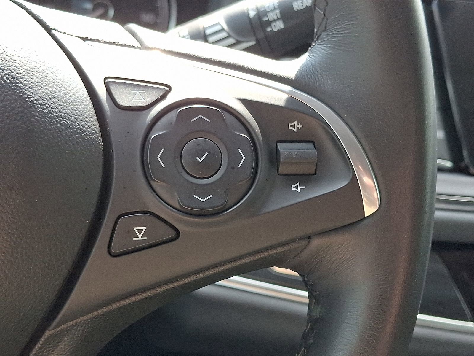 Used 2020 Buick Enclave Premium w/ Surround and Sites Package image 25