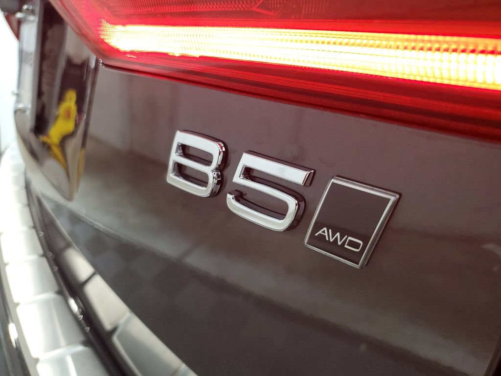 Used 2023 Volvo XC60 B5 Ultimate AWD/4WD image 7