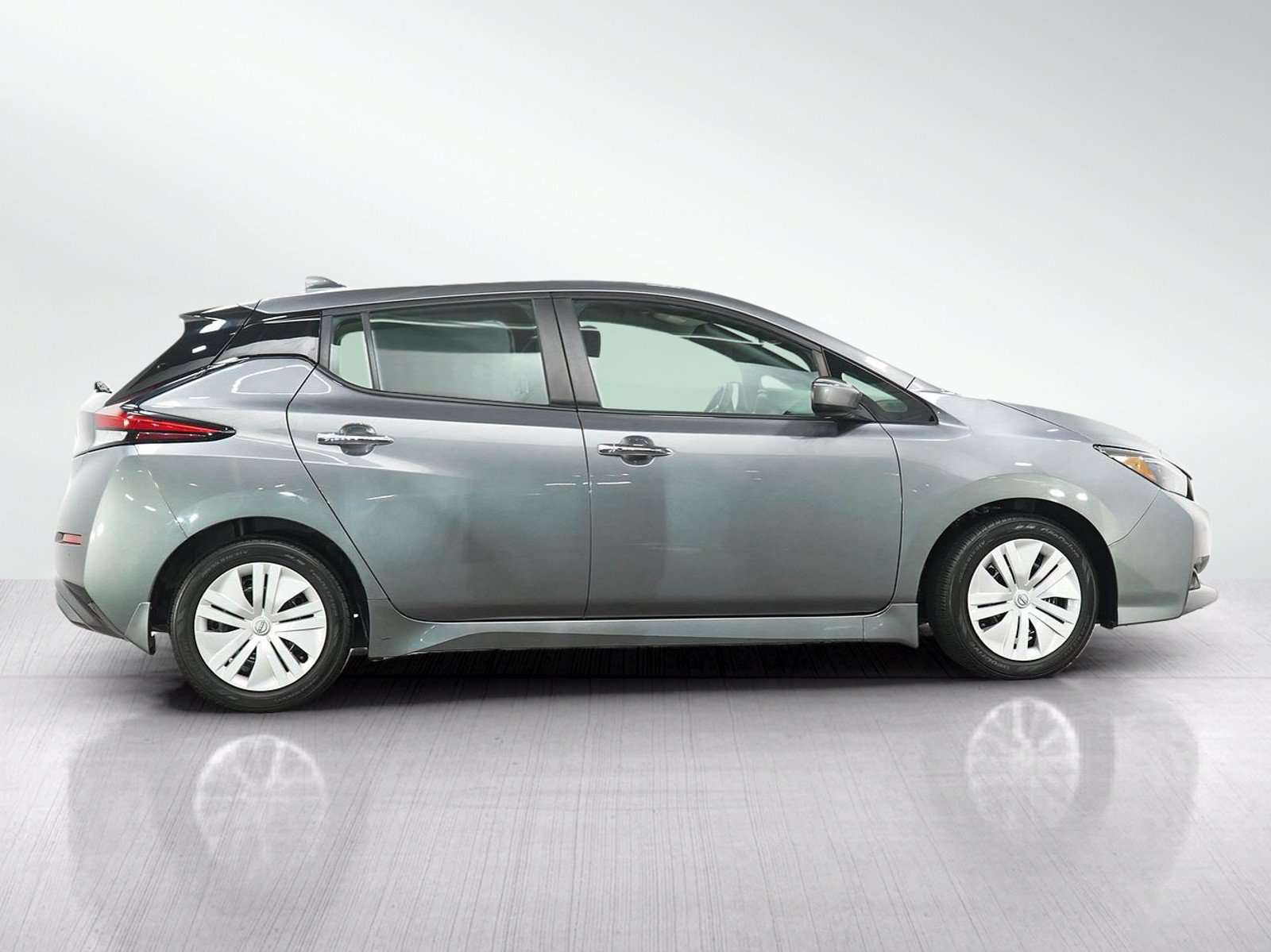 Used 2023 Nissan Leaf S FWD image 6