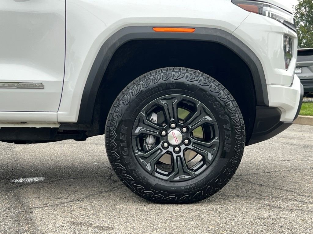 Used 2024 GMC Canyon Elevation image 5