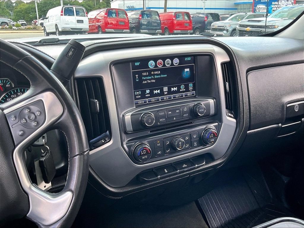 Used 2017 GMC Sierra 2500 SLE w/ HD SLE Preferred Plus Package AWD/4WD image 18