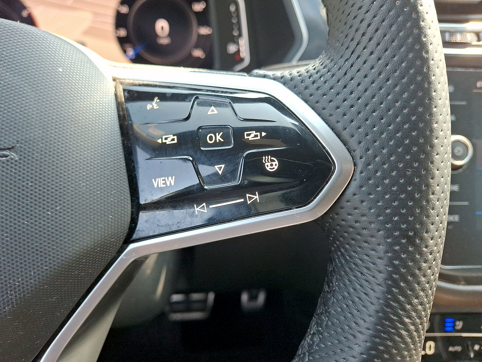 Used 2022 Volkswagen Tiguan SEL R-Line AWD/4WD image 18