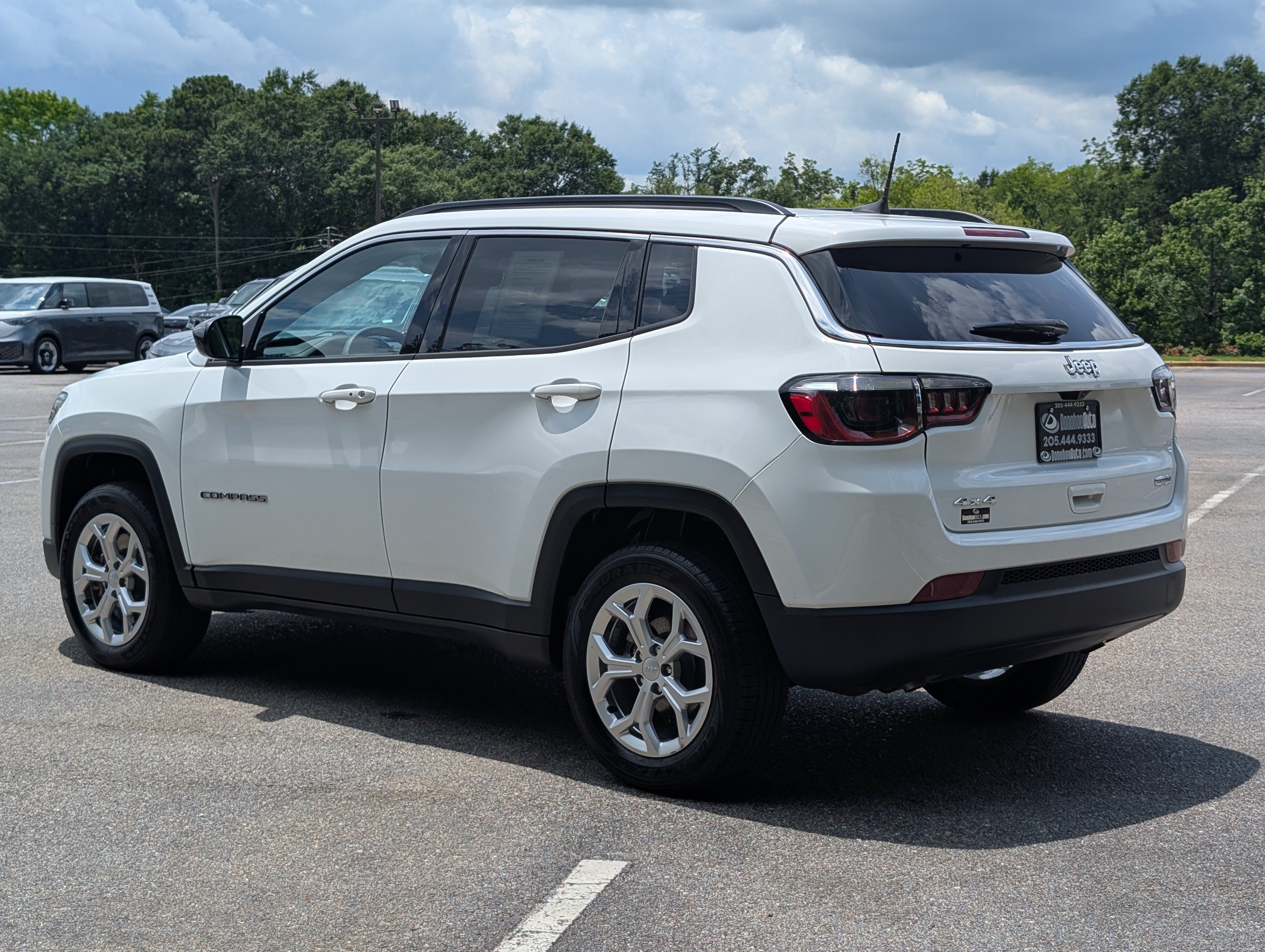 Used 2024 Jeep Compass Latitude AWD/4WD image 7