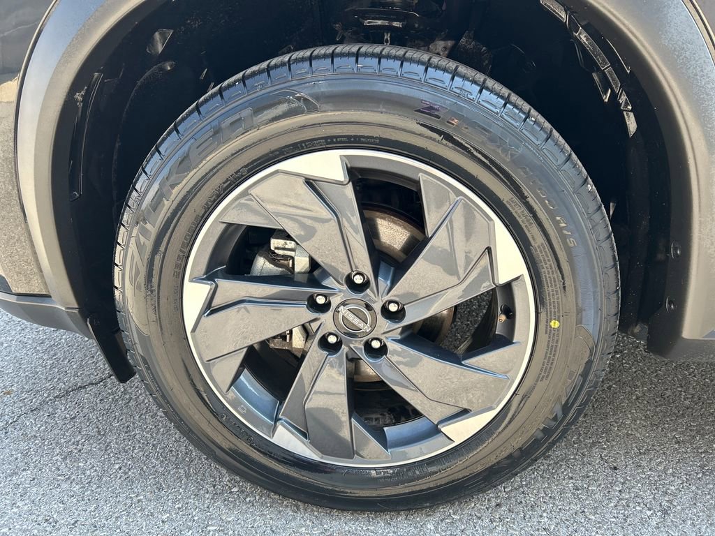 Used 2025 Nissan Rogue SV FWD image 9