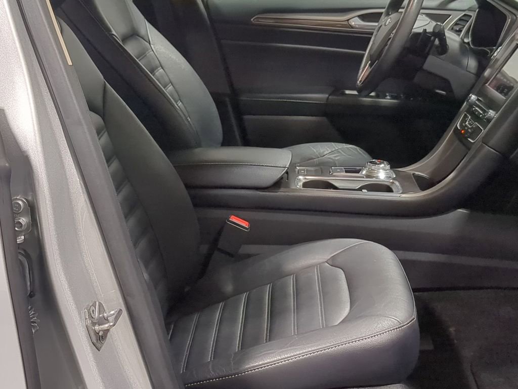 Used 2017 Ford Fusion SE w/ Fusion SE Technology Package image 35