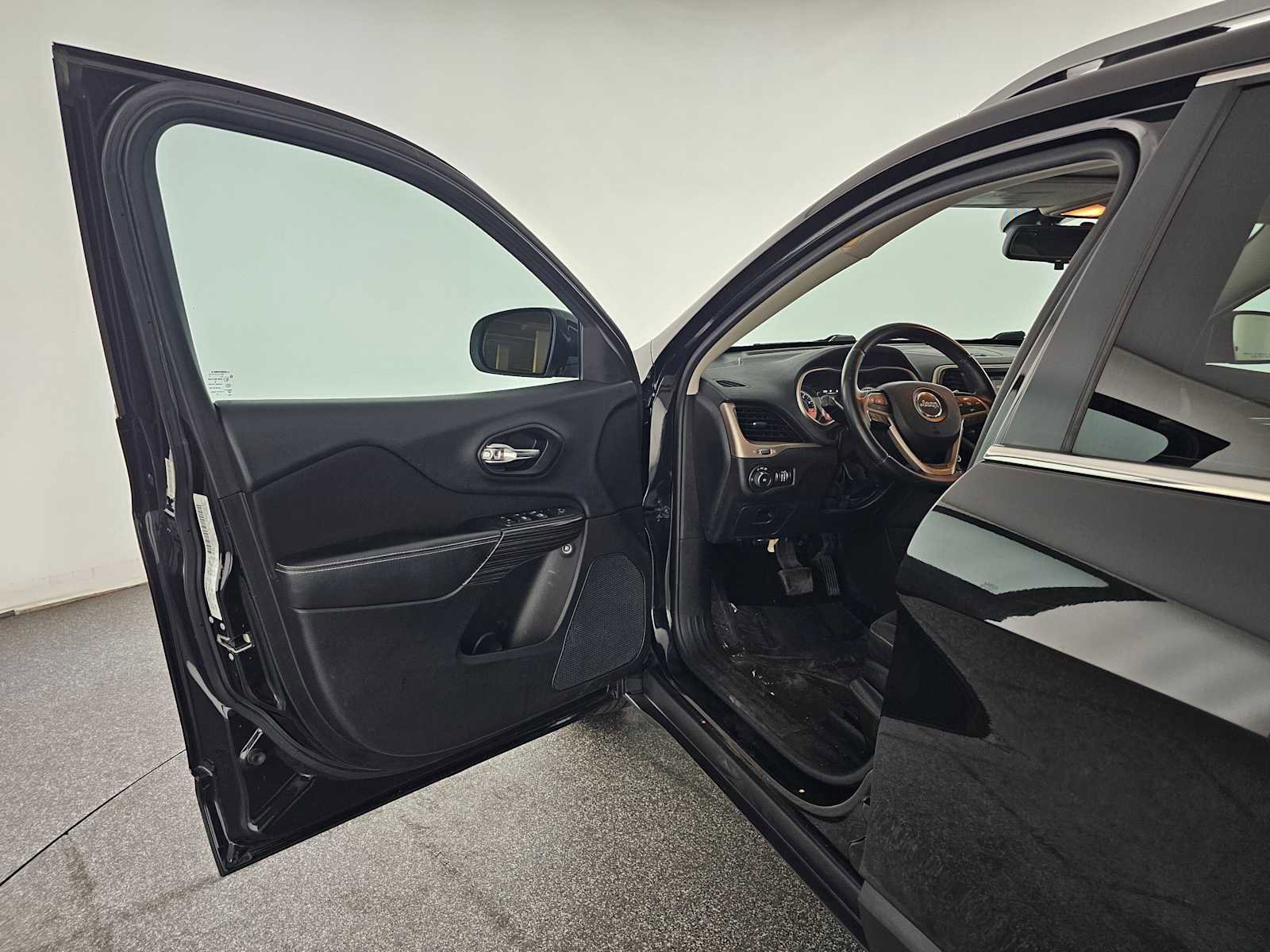 Used 2014 Jeep Cherokee Latitude image 19