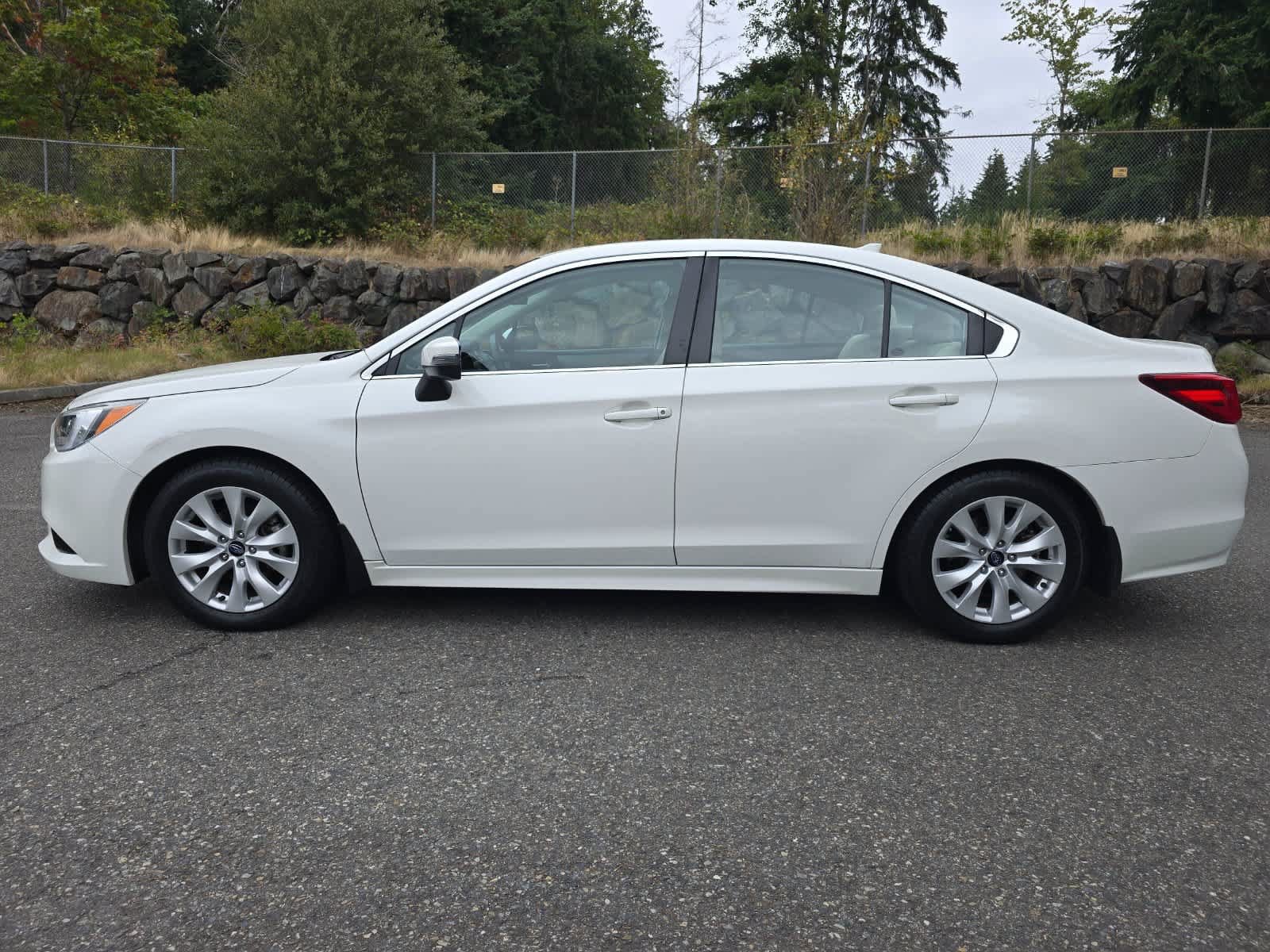 Used 2017 Subaru Legacy 2.5i Premium AWD/4WD image 3