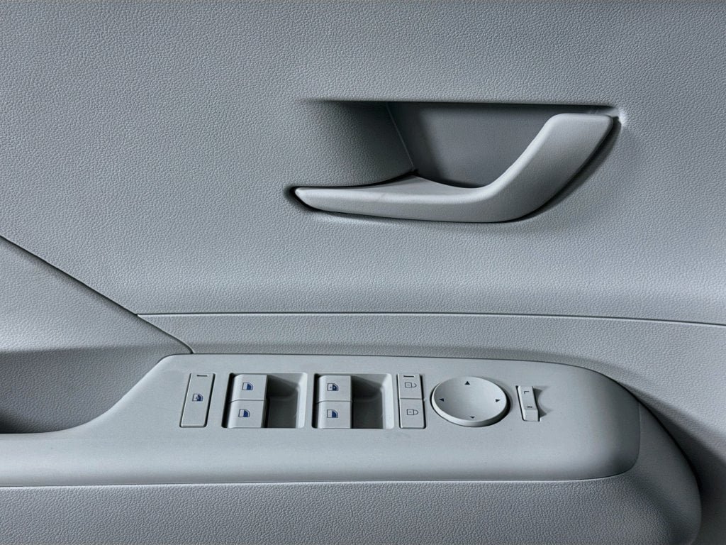 New 2027 Hyundai Kona SE AWD/4WD image 13
