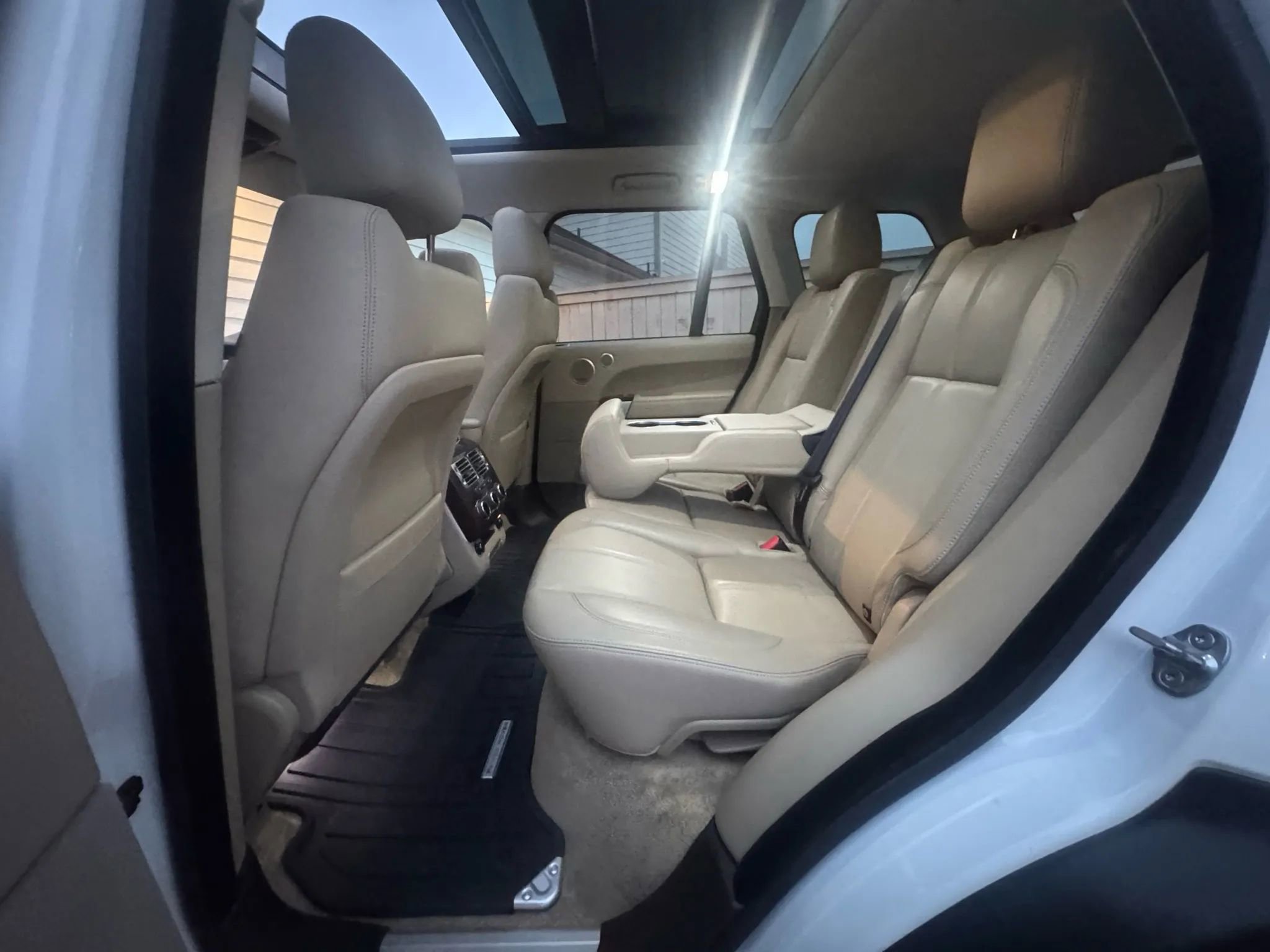 Used 2016 Land Rover Range Rover image 16