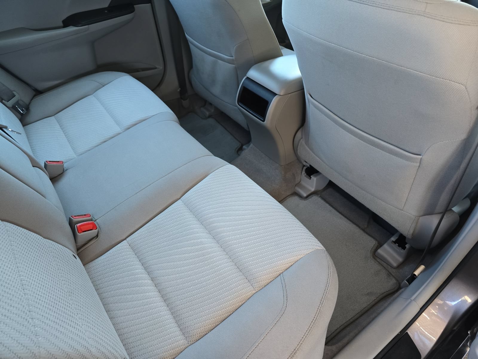 Used 2017 Toyota Camry LE FWD image 13