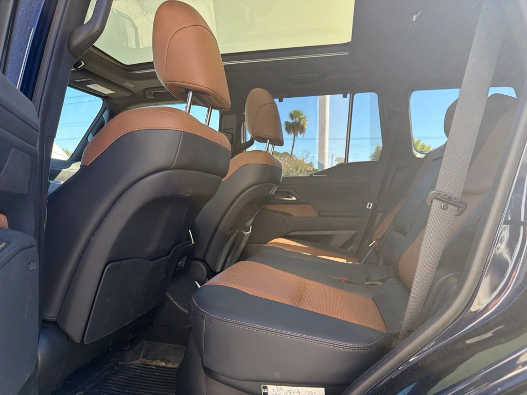 Used 2025 Lexus GX 550 w/ Accessory Package (2T) AWD/4WD image 9