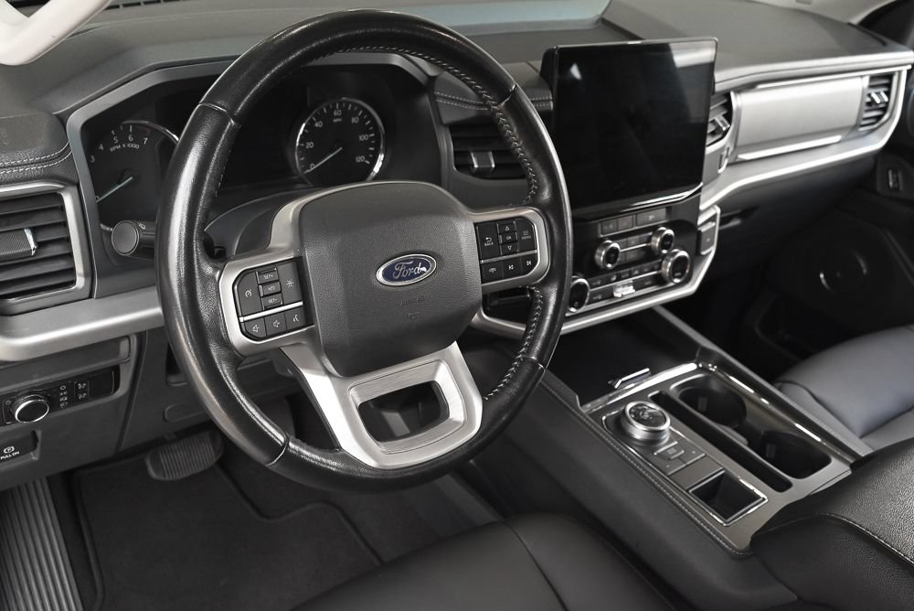 Used 2024 Ford Expedition XLT RWD image 9