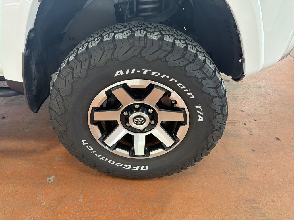 Used 2017 Toyota 4Runner TRD Off-Road Premium AWD/4WD image 10