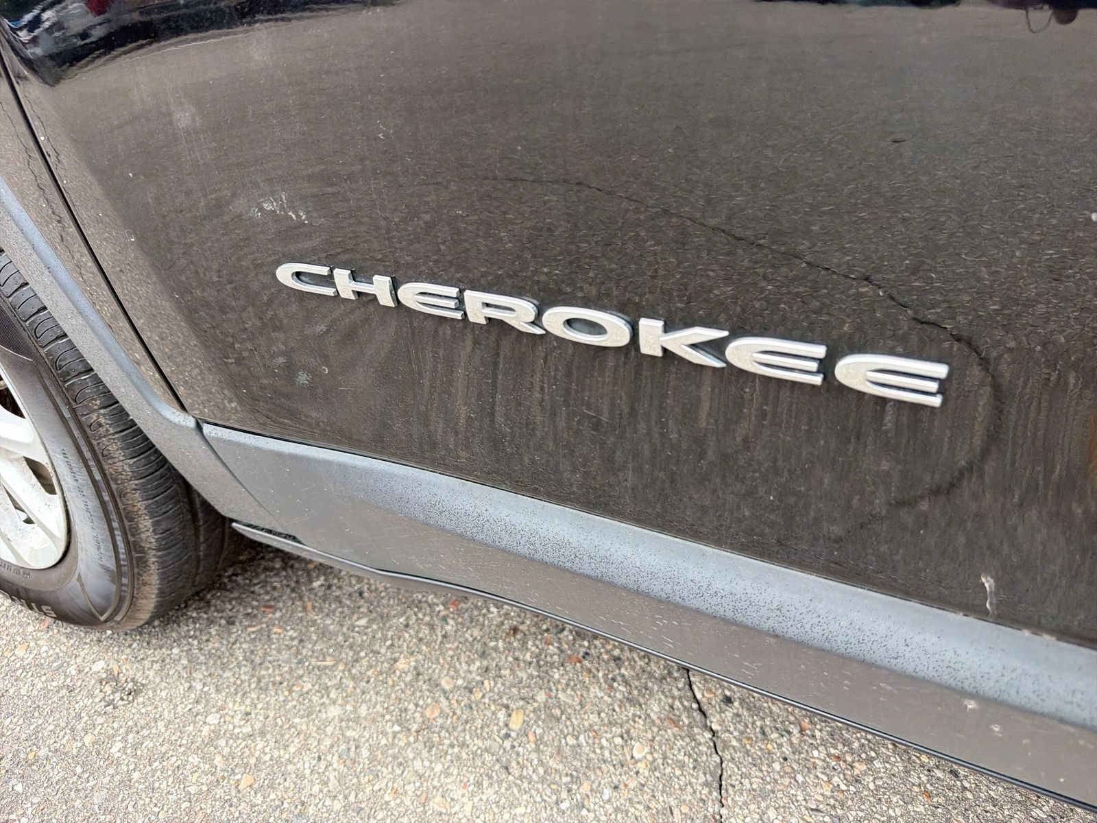 Used 2017 Jeep Cherokee Latitude w/ Cold Weather Group AWD/4WD image 14