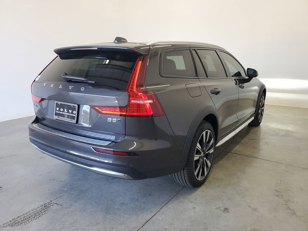 New 2025 Volvo V60 B5 Cross Country Ultra w/ Protection Package Premier image 5