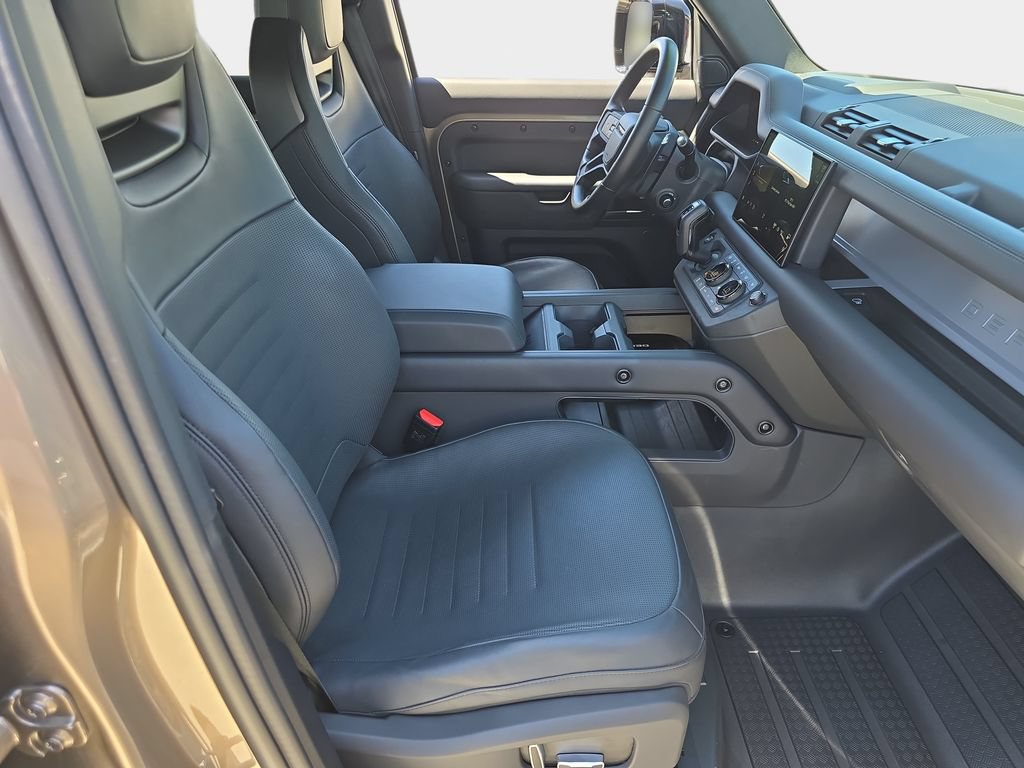Certified 2025 Land Rover Defender 110 AWD/4WD image 10