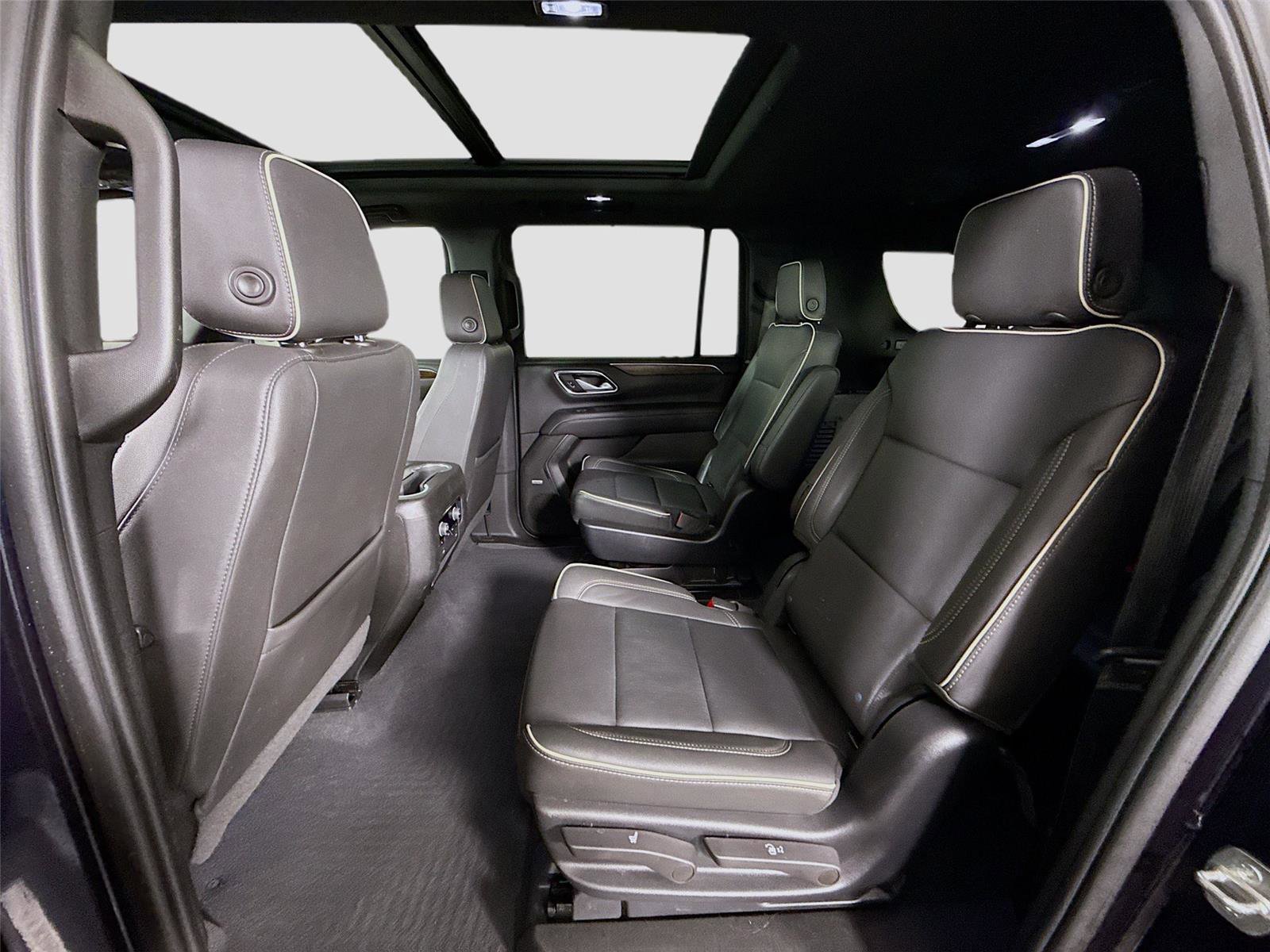 Used 2022 Chevrolet Suburban Premier image 19