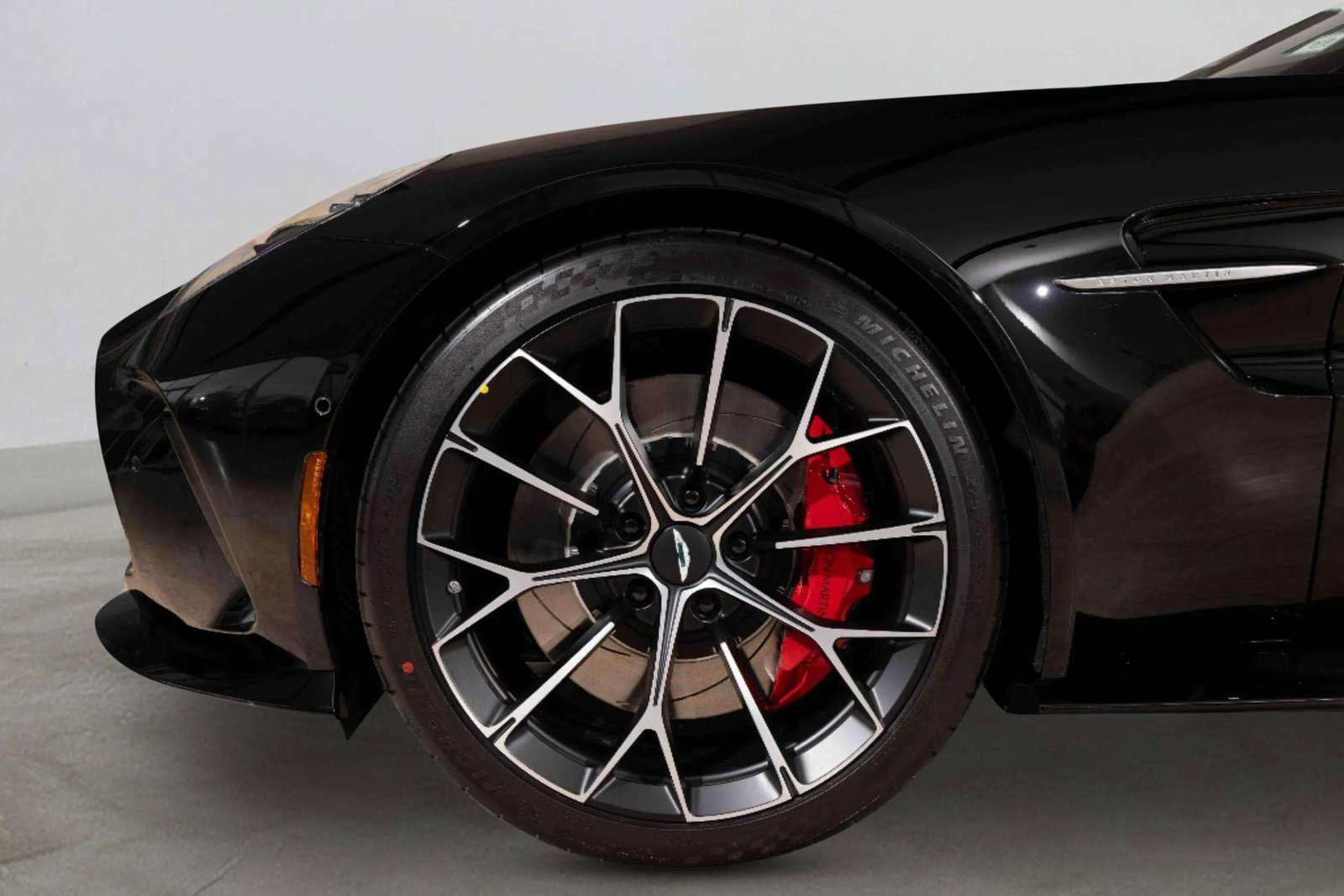 New 2025 Aston Martin V8 Vantage Coupe image 5