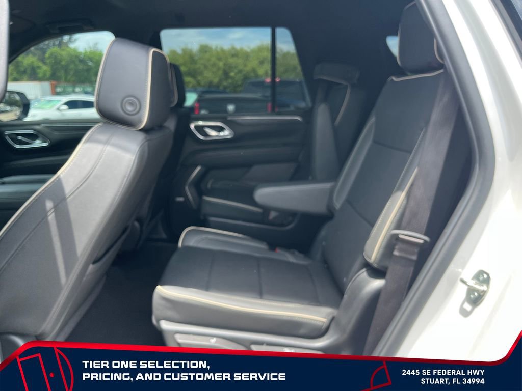 Used 2024 GMC Yukon SLT w/ SLT Luxury Package AWD/4WD image 11