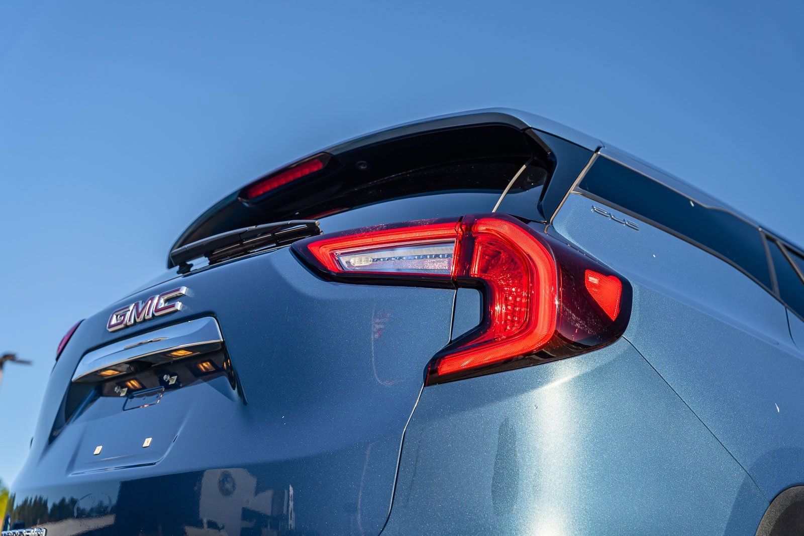 Used 2024 GMC Terrain SLE w/ Driver Convenience Package image 15