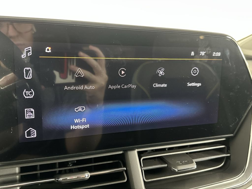 New 2026 Chevrolet Trax ACTIV w/ Sunroof Package FWD image 15