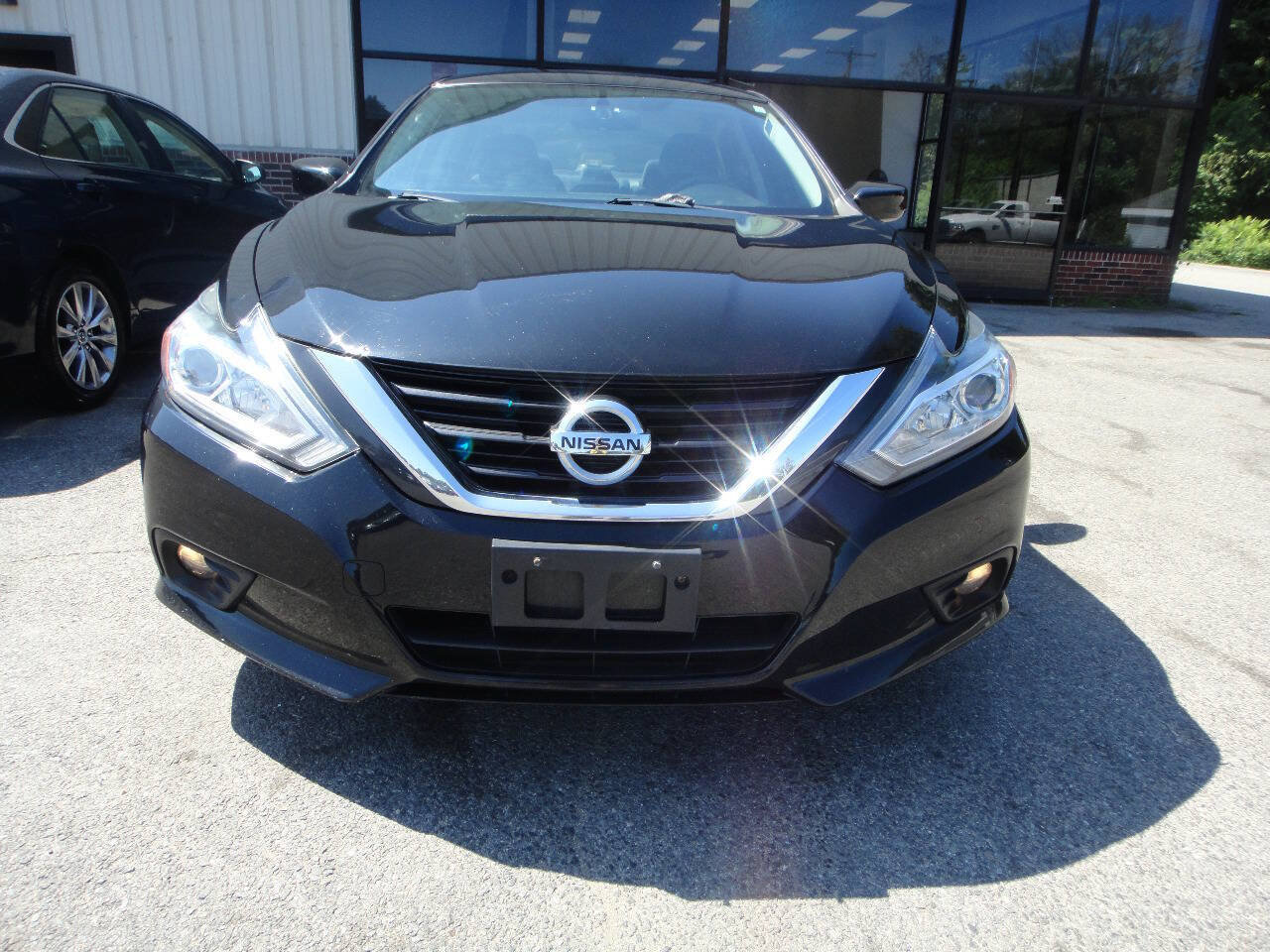 Used 2018 Nissan Altima 2.5 SV FWD image 2