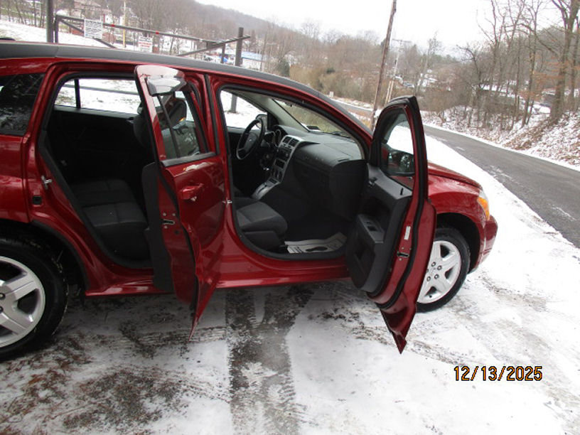 Used 2009 Dodge Caliber SXT image 12