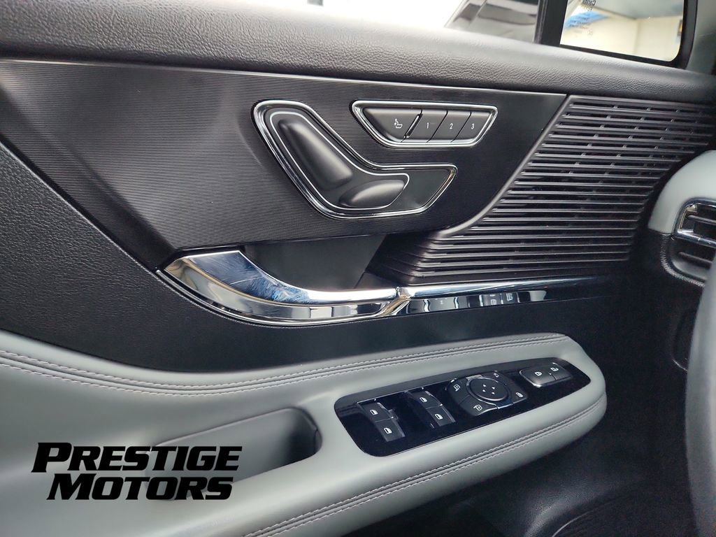 Used 2022 Lincoln Corsair AWD w/ Equipment Group 101A image 13