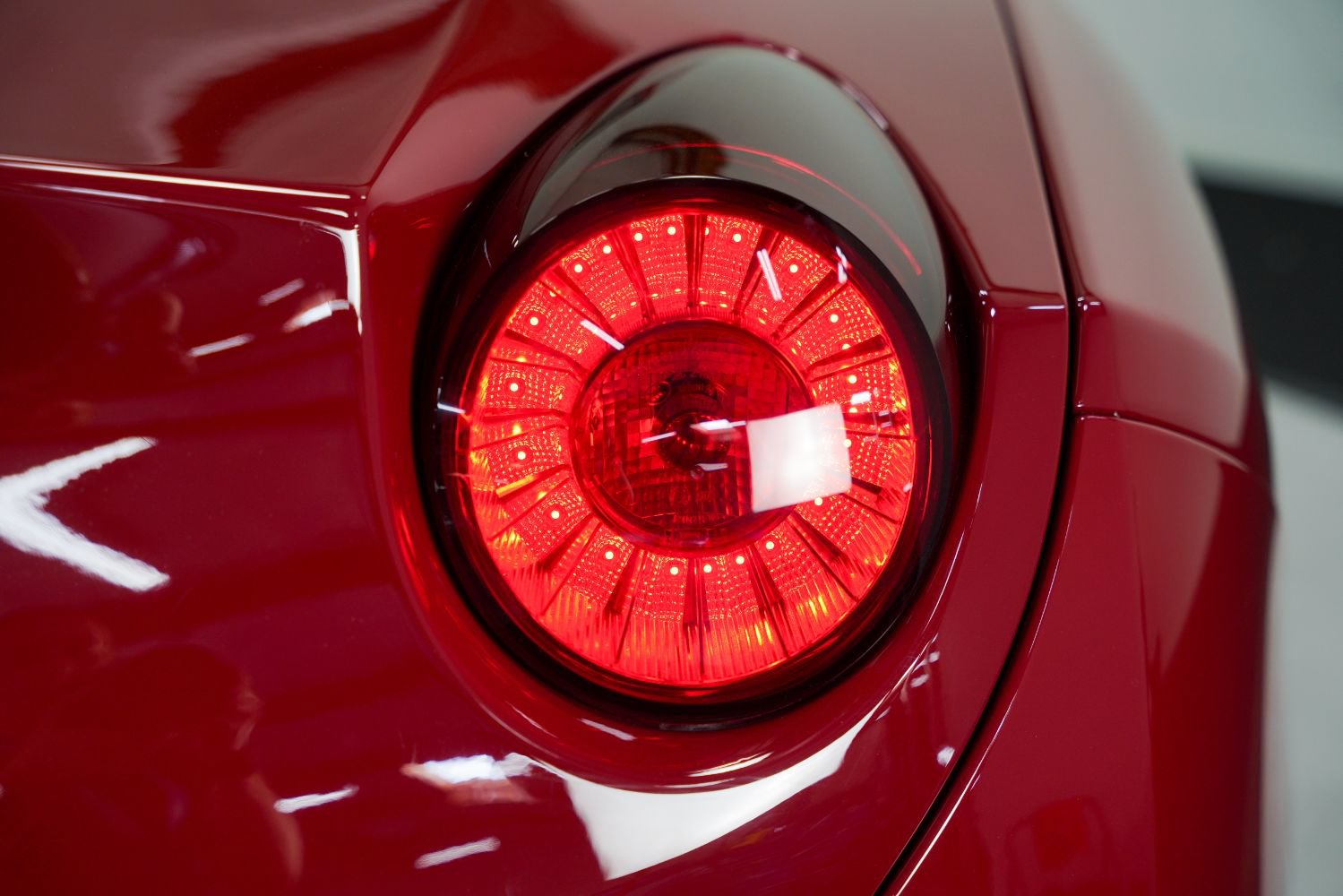 Used 2010 Ferrari California RWD image 22