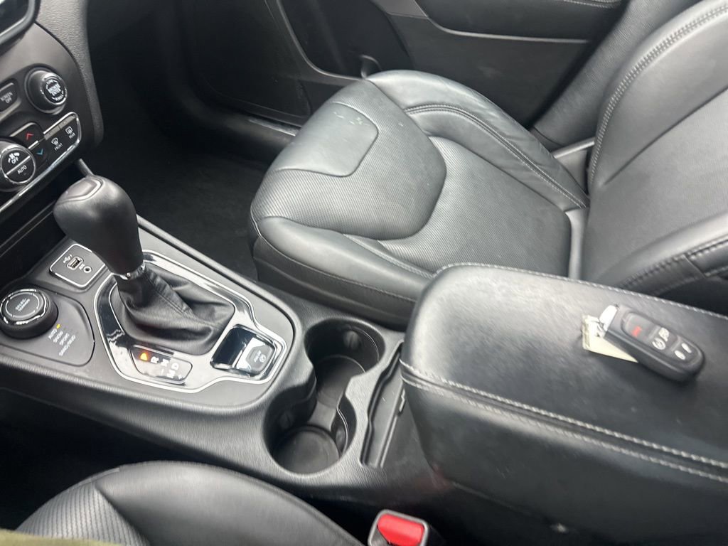 Used 2021 Jeep Cherokee Limited image 24