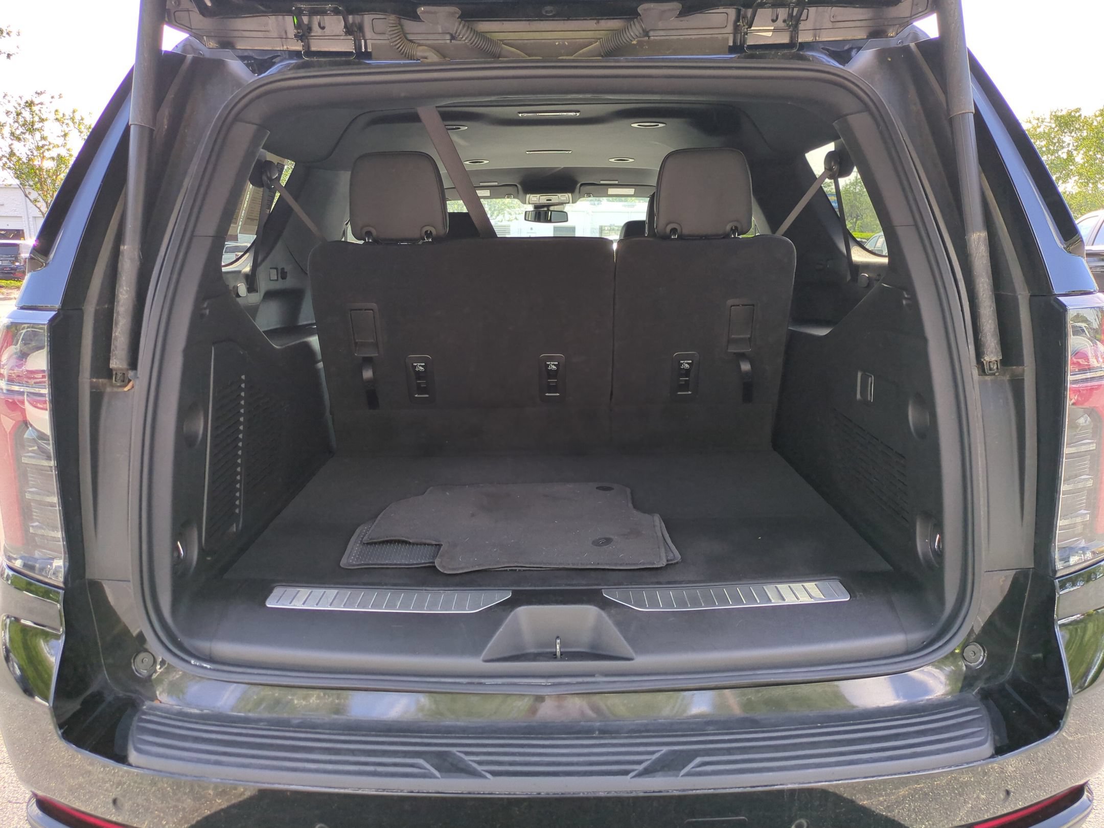 Used 2025 Chevrolet Suburban Z71 AWD/4WD image 31