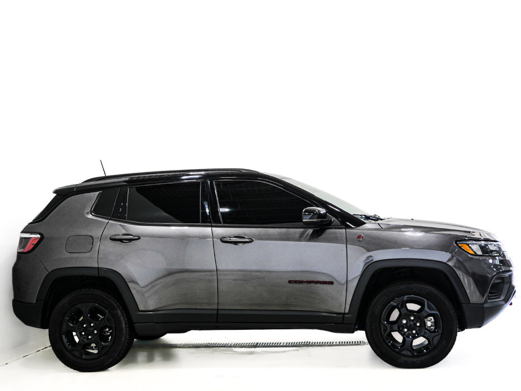 Used 2024 Jeep Compass Trailhawk w/ Sun and Sound Group AWD/4WD image 5