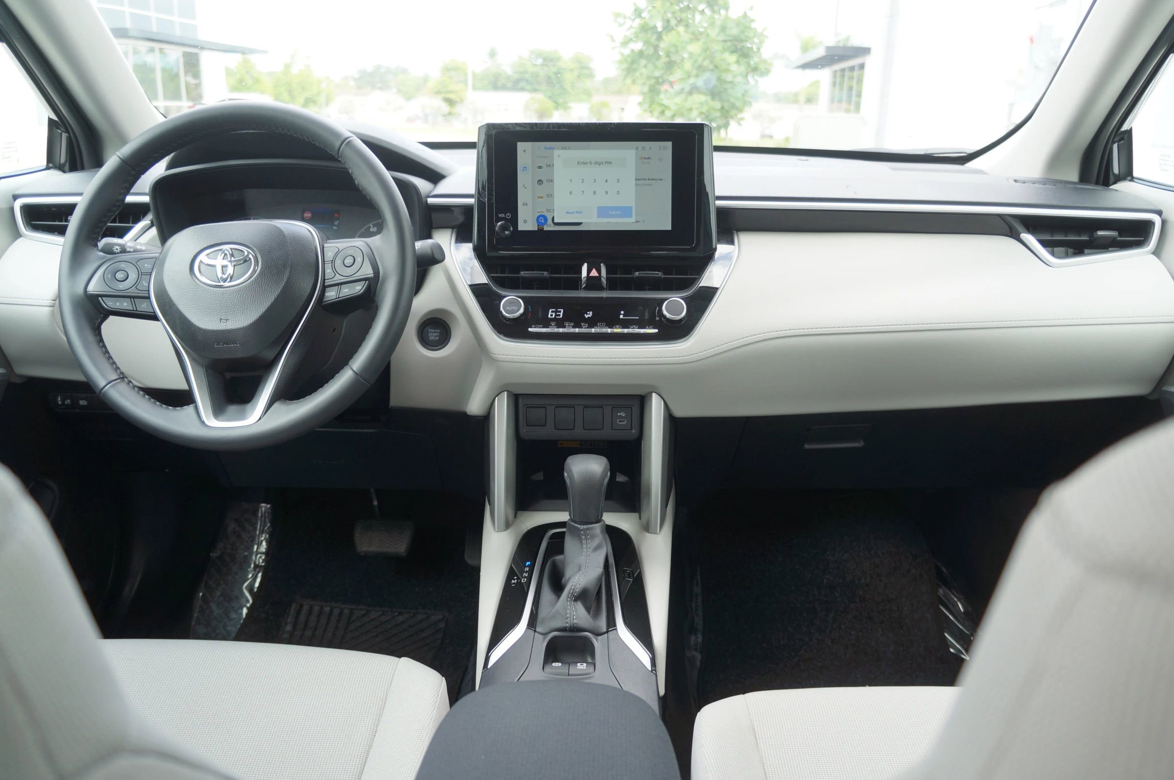 Used 2025 Toyota Corolla Cross LE image 34