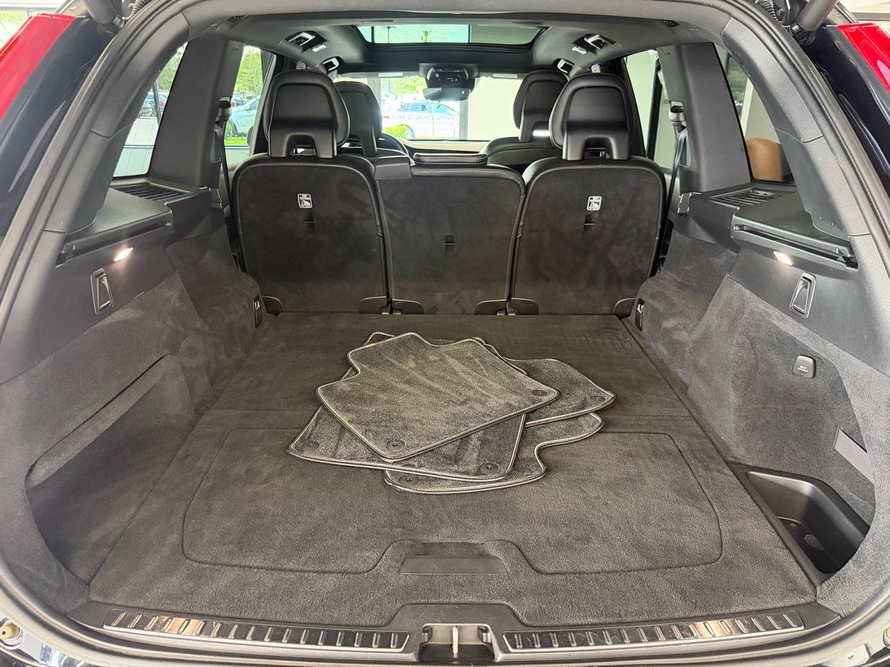 Used 2017 Volvo XC90 T5 R-Design w/ Vision Package FWD image 16