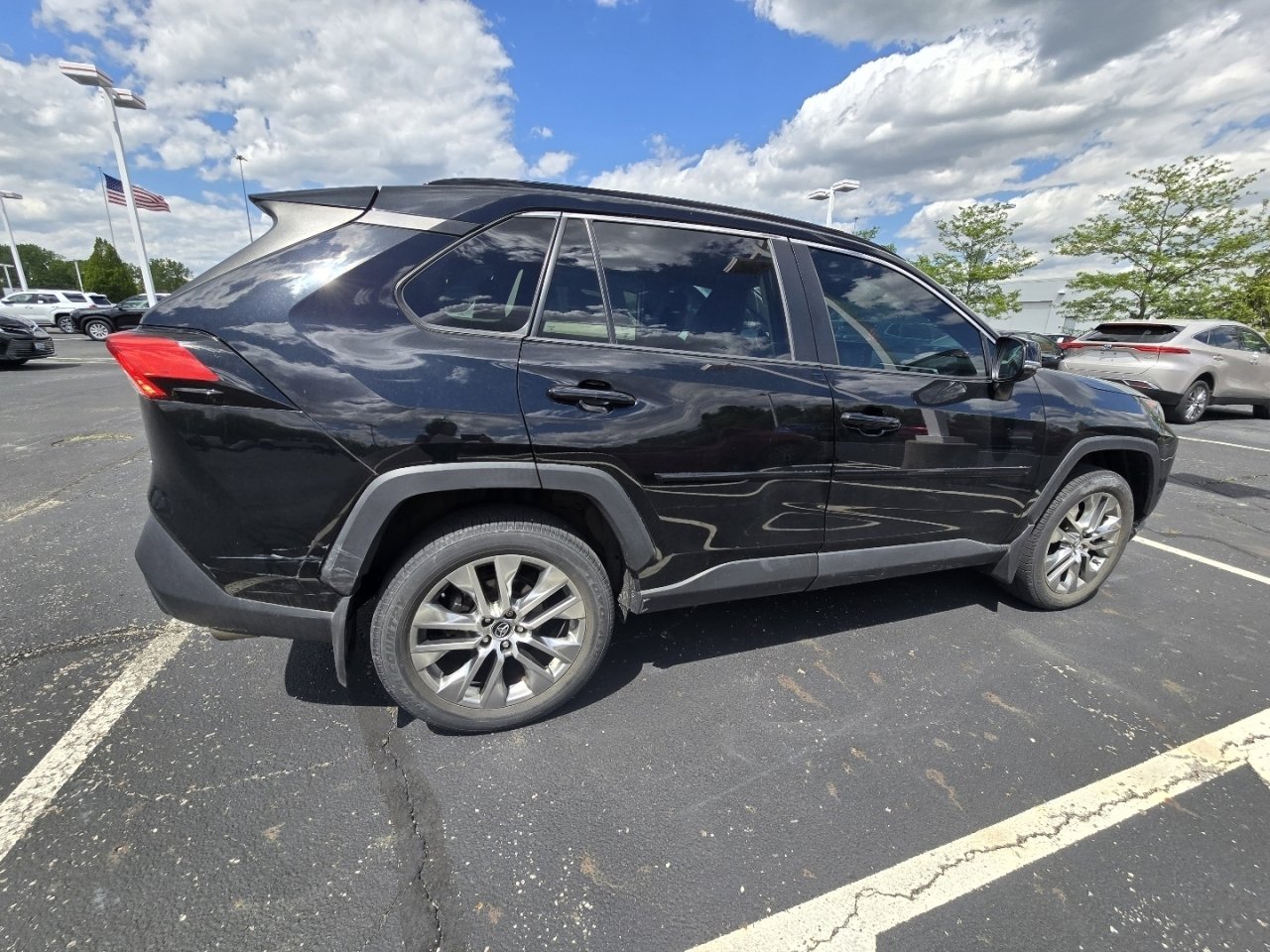 Certified 2020 Toyota RAV4 XLE Premium AWD/4WD image 8
