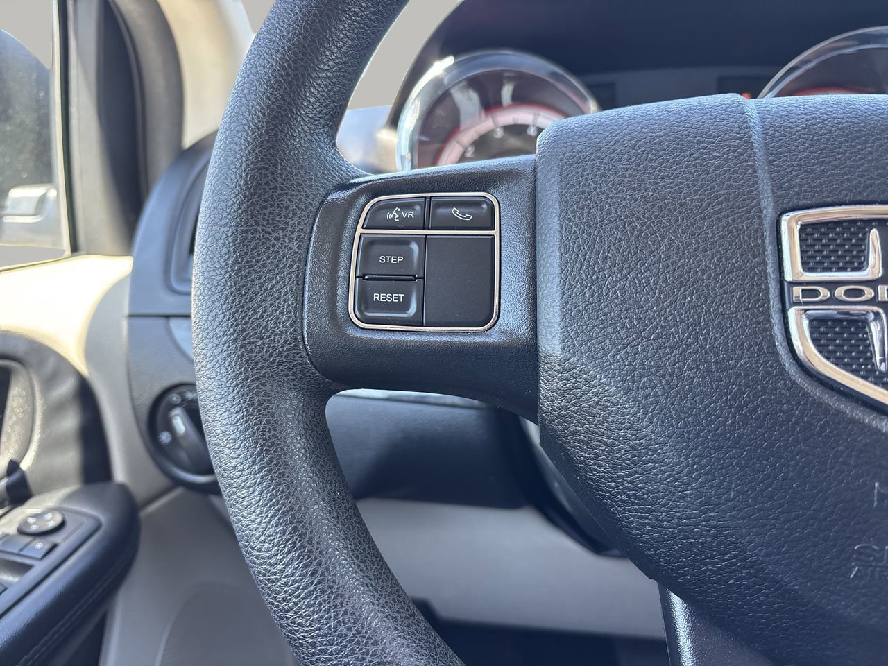 Used 2019 Dodge Grand Caravan SE w/ UConnect Hands-Free Group image 25