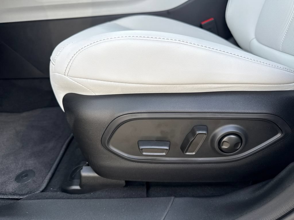 Used 2026 Jeep Cherokee Limited AWD/4WD image 17