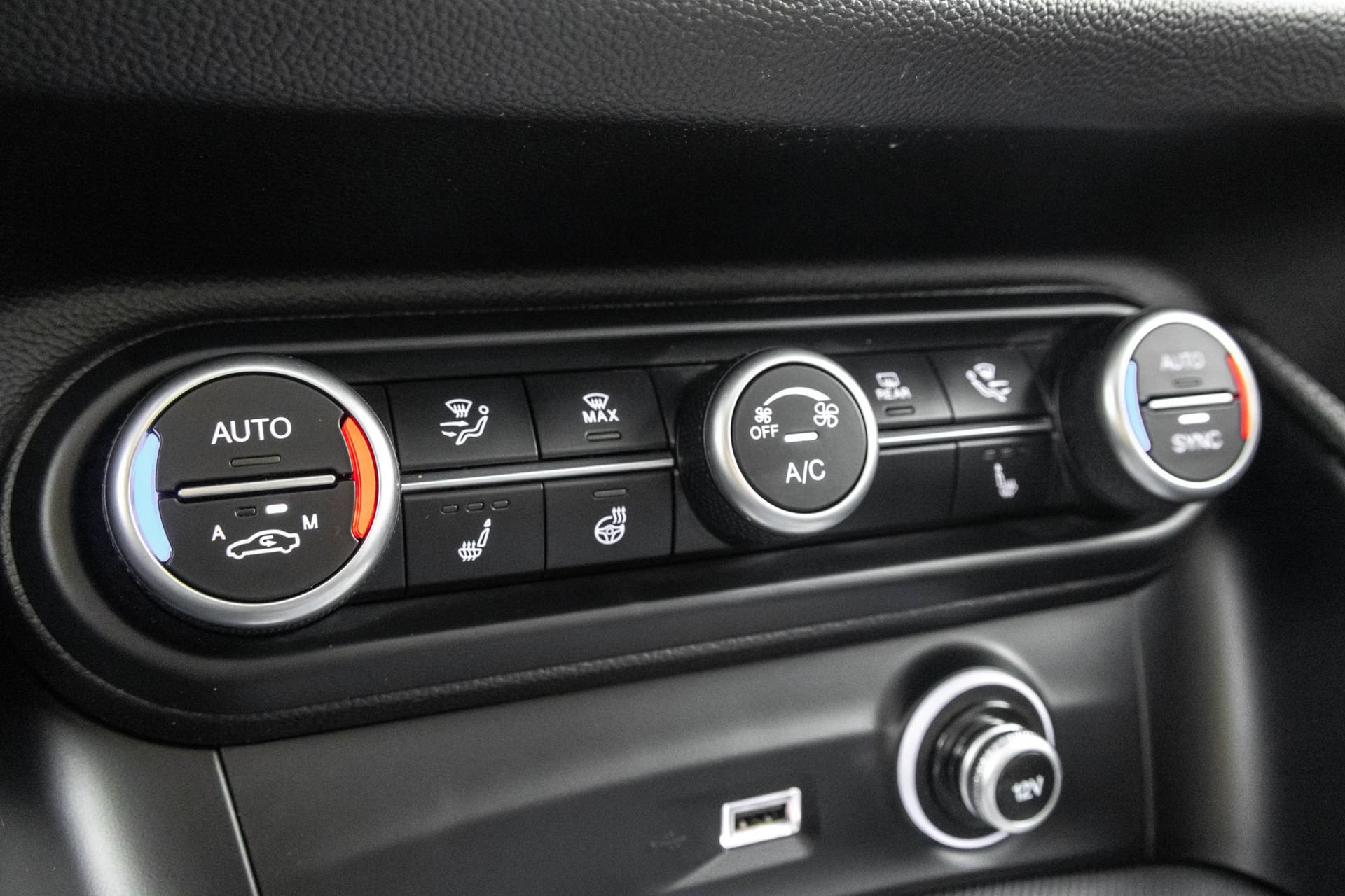 Used 2023 Alfa Romeo Stelvio Veloce AWD/4WD image 31