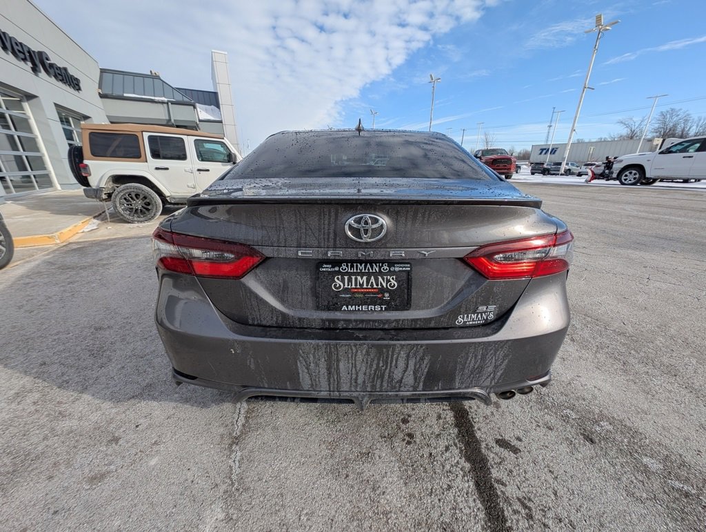 Used 2022 Toyota Camry SE image 9