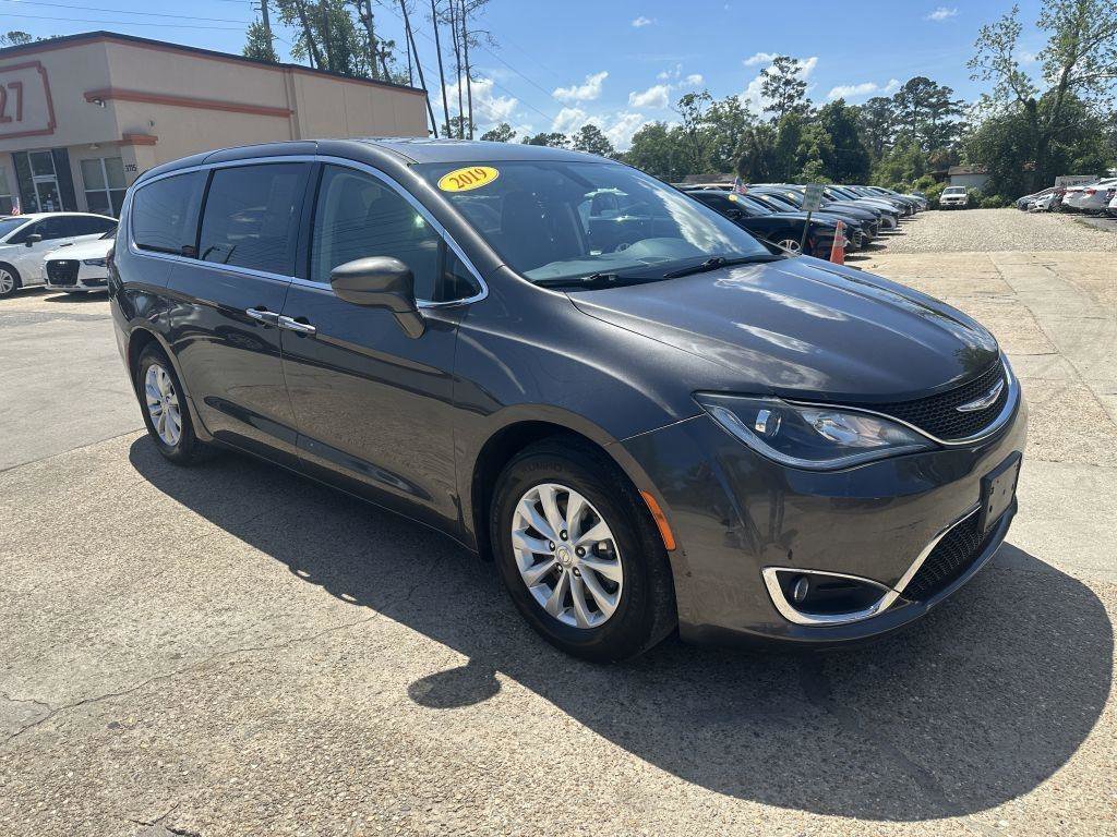 Used 2019 Chrysler Pacifica Touring Plus FWD image 3