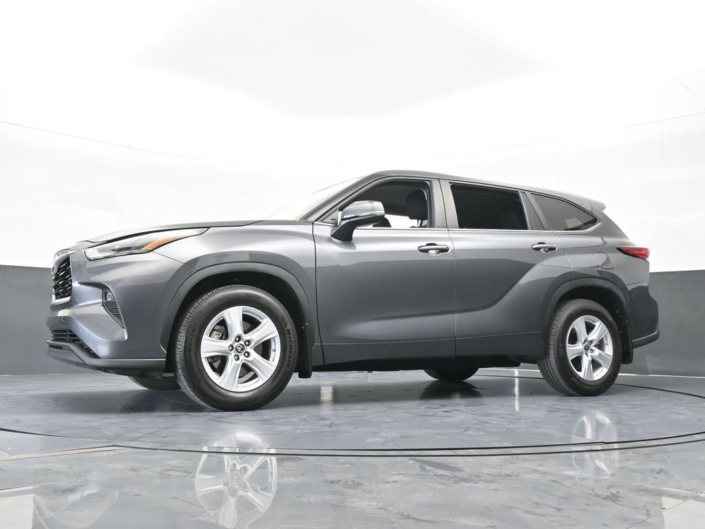Used 2023 Toyota Highlander LE image 60
