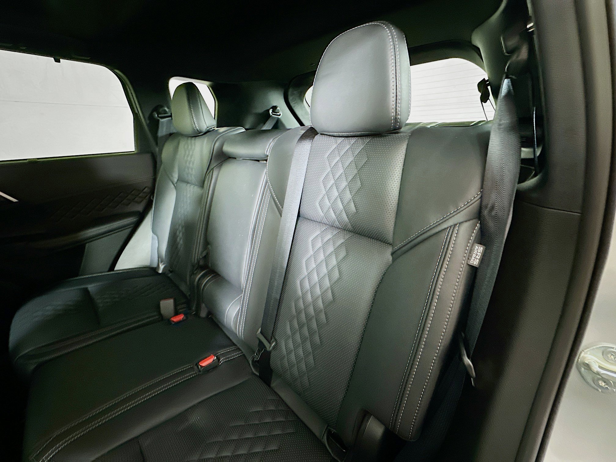 Used 2025 Mitsubishi Outlander SEL image 47