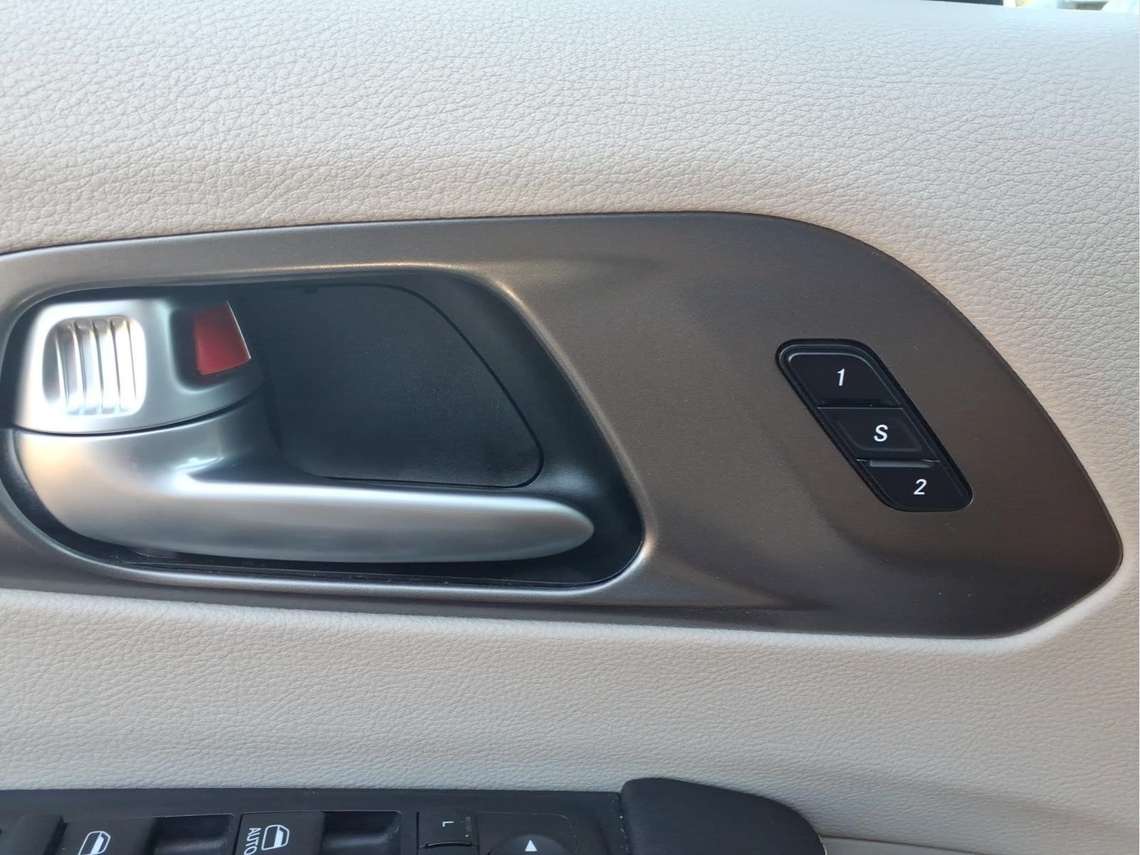Used 2024 Chrysler Pacifica Touring-L FWD image 23
