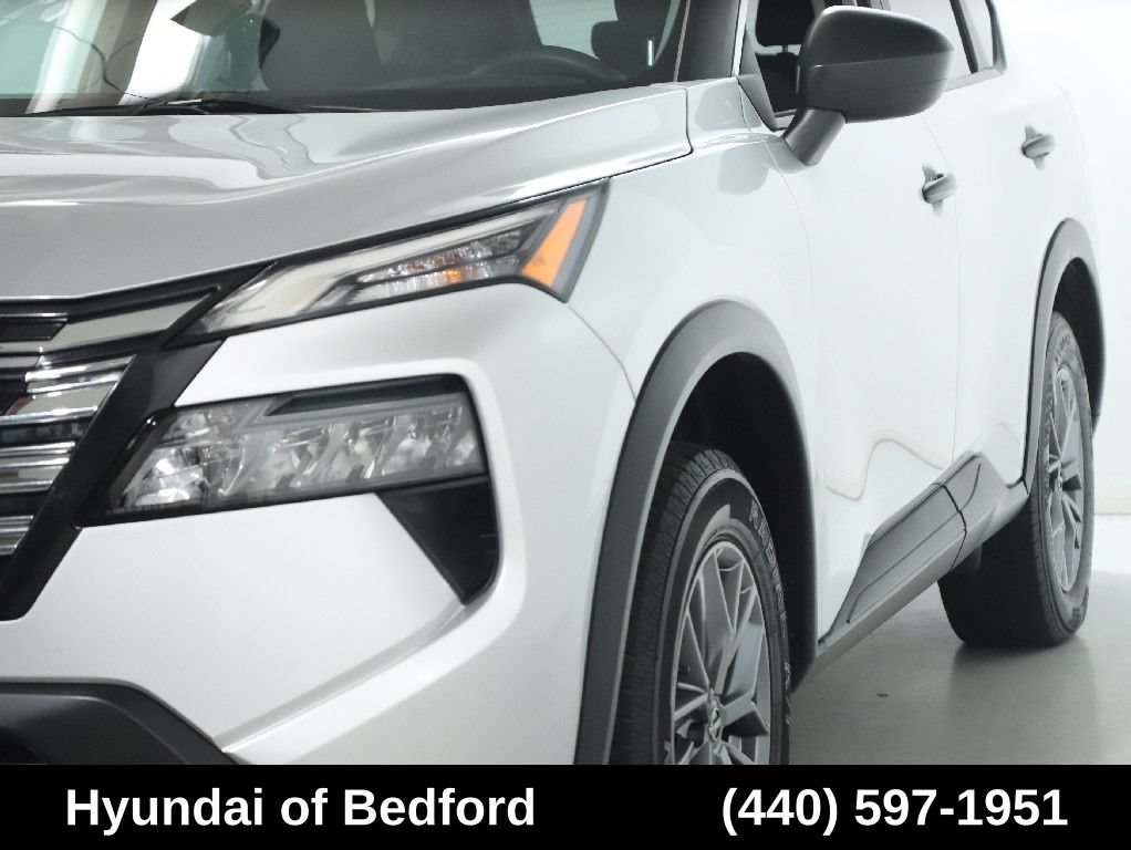 Used 2024 Nissan Rogue S AWD/4WD image 4