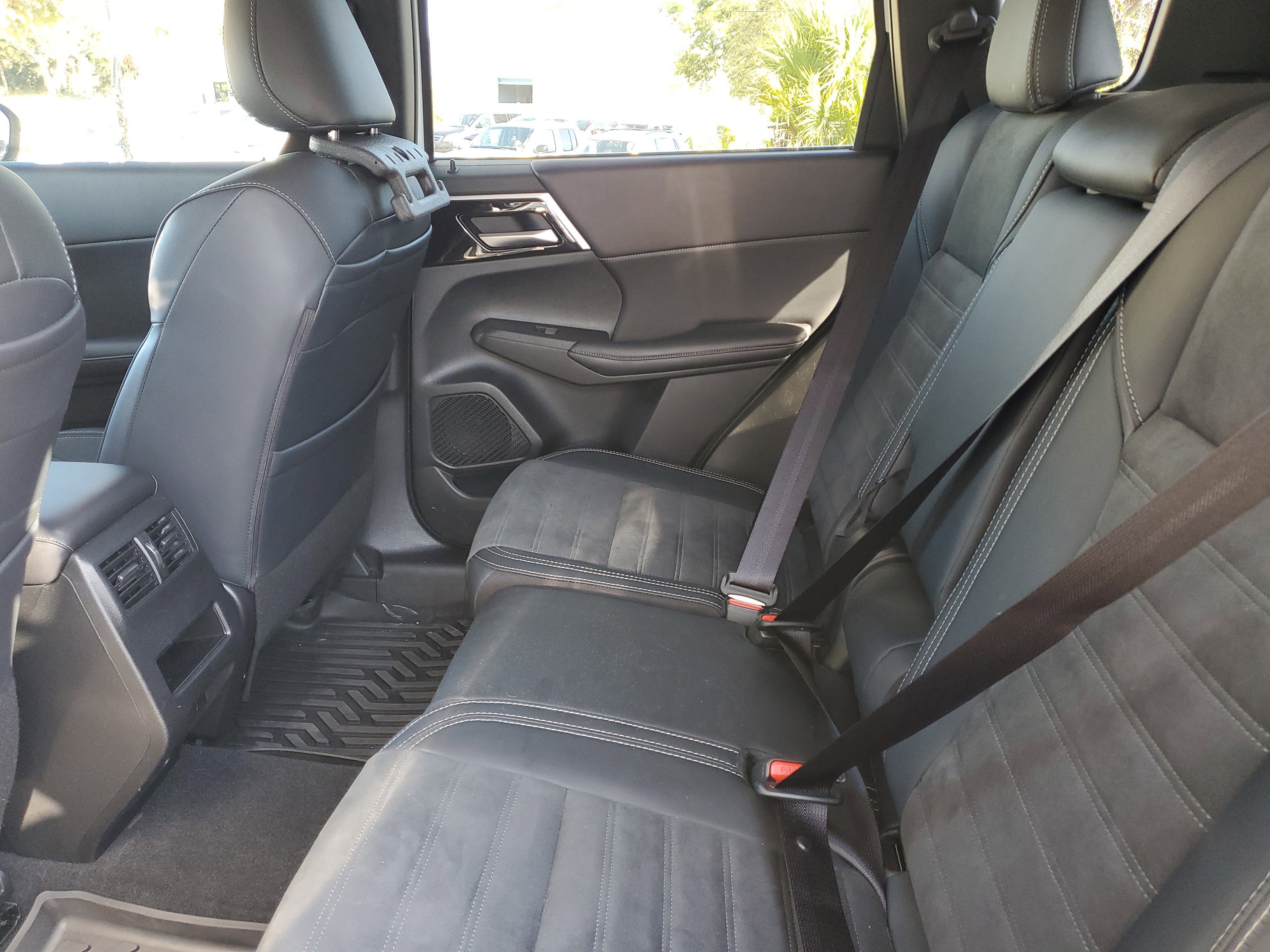 Used 2024 Mitsubishi Outlander SE image 9