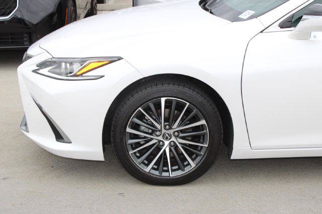 Certified 2025 Lexus ES 350 w/ Premium Package FWD image 4